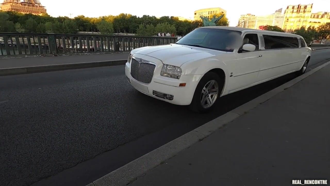 Free Une Jolie Russe Se Fait D Foncer Dans Une Limousine Et En Anal