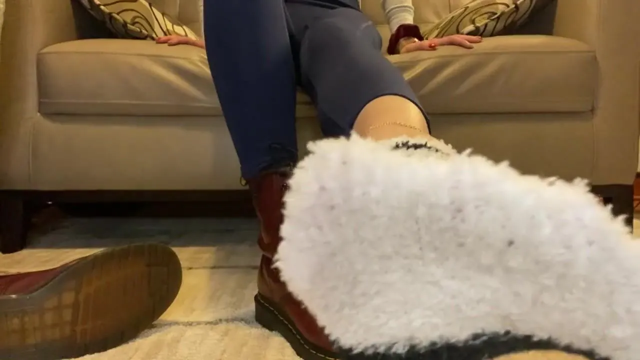 Free Taking off my dr martens & fuzzy socks - SizeTenSoleMates Porn Video