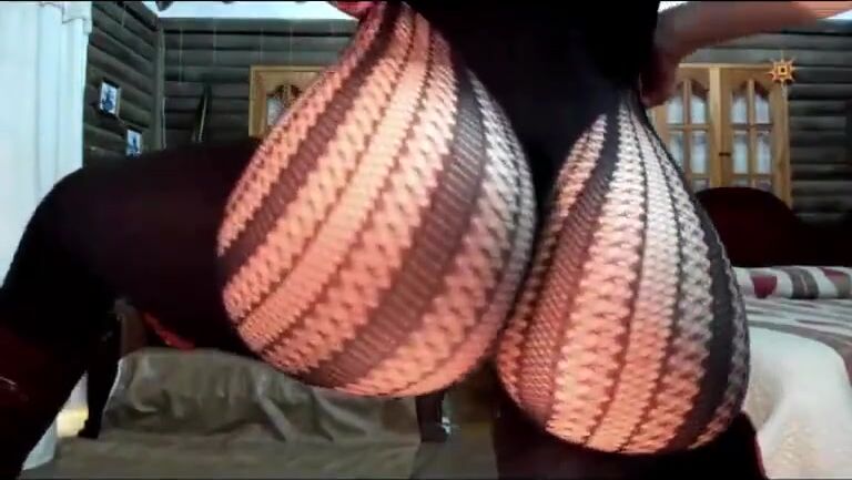 Free Hose Soaked Climax TWERK Tease Porn Video