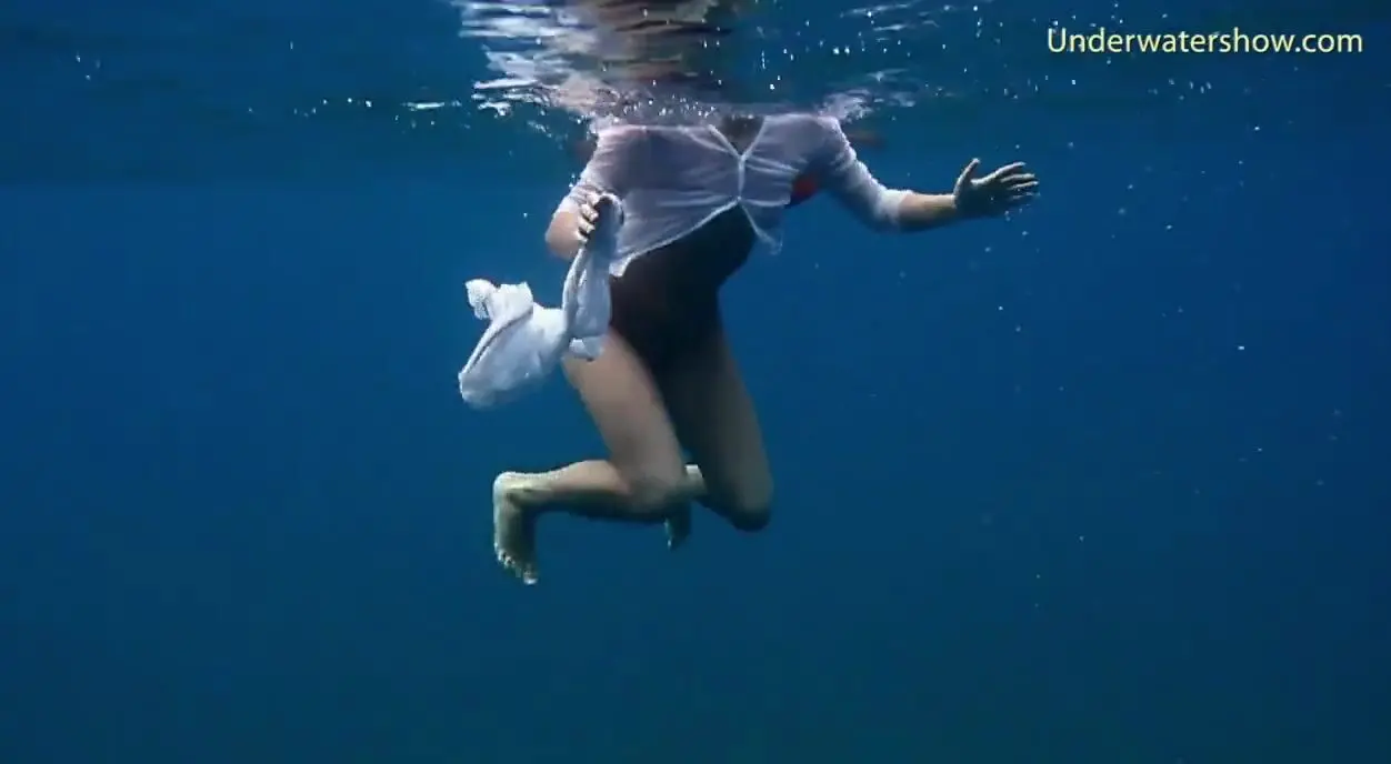 Free Tenerife chick swim bare underwater Porn Video