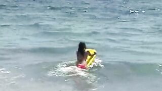 Masturbating bikini teen goes solo